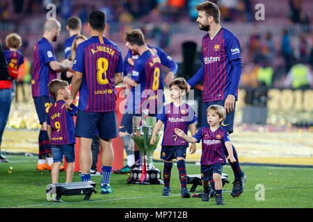 Barcelona, 20. Mai: Gerard Pique FC Barcelona mit seinen Söhnen während der Feier der zwei Titel in der Saison 2017/2018 gewann. Credit: UKKO Images/Alamy leben Nachrichten Stockfoto