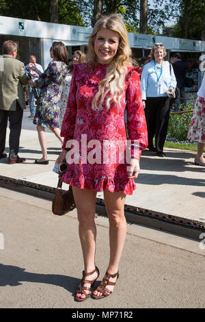 London, Großbritannien. 21. Mai 2018. TV-Moderator Ellie Harrison. Drücken sie Tag um die 2018 RHS Chelsea Flower Show, die für die Öffentlichkeit am Morgen geöffnet. Foto: Bettina Strenske/Alamy leben Nachrichten Stockfoto