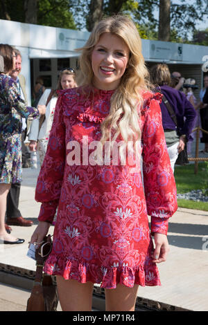 London, Großbritannien. 21. Mai 2018. TV-Moderator Ellie Harrison. Drücken sie Tag um die 2018 RHS Chelsea Flower Show, die für die Öffentlichkeit am Morgen geöffnet. Foto: Bettina Strenske/Alamy leben Nachrichten Stockfoto