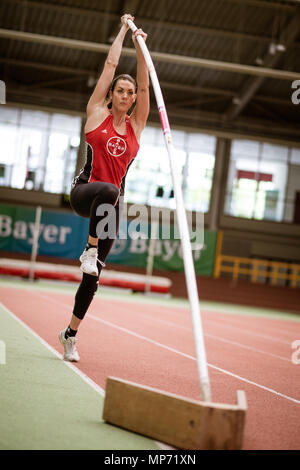 11. Mai 2018, Deutschland, Leverkusen: Pole-Jumper Katharina Bauer der TSV Bayer04 Leverkusen springen. Foto: Marius Becker/dpa Stockfoto