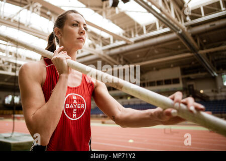 11. Mai 2018, Deutschland, Leverkusen: Pole-Jumper Katharina Bauer der TSV Bayer04 Leverkusen konzentriert sich vor dem Sprung. Foto: Marius Becker/dpa Stockfoto