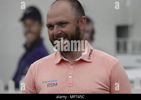 Wentworth Club, Surrey, Großbritannien. 21 Mai, 2018 Andy Sullivan (UK) bereitet sich auf den Start des diesjährigen BMW/PGA Meisterschaft am berühmten Wentworth Club Credit: Motofoto/Alamy leben Nachrichten Stockfoto