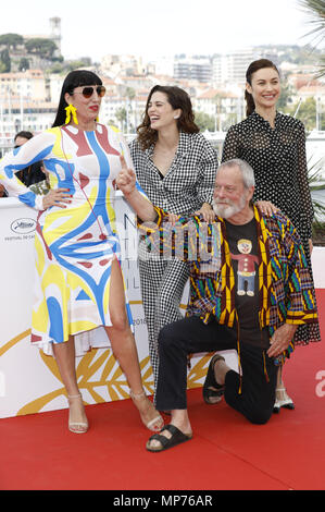 Rossy de Palma, Joana Ribeiro, Terry Gilliam und Olga Kurylenko im 'Getoetete Don Quixote" fotoshooting während der 71St Cannes Film Festival im Palais des Festivals am 19. Mai 2018 in Cannes, Frankreich | Verwendung weltweit Stockfoto