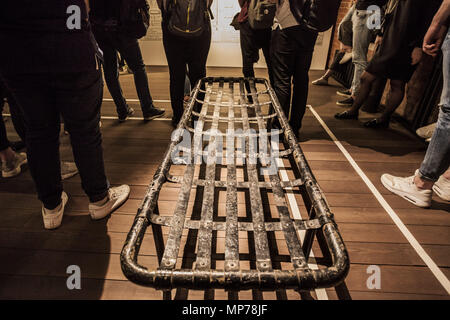 Moskau, Moskau, Russland. 17 Mai, 2018. Bett für Gulag-Häftlinge in einer Ausstellung des Gulag History Museum in Moskau. Credit: Celestino Arce/ZUMA Draht/Alamy leben Nachrichten Stockfoto