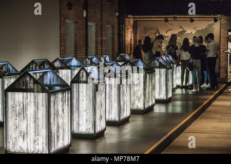 Moskau, Moskau, Russland. 17 Mai, 2018. Besucher in einer Ausstellung über die Geschichte des Gulag Museum in Moskau. Credit: Celestino Arce/ZUMA Draht/Alamy leben Nachrichten Stockfoto