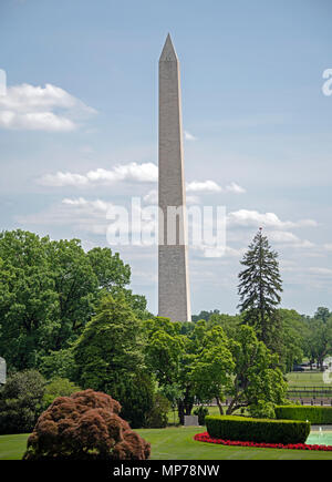 Washington, Vereinigte Staaten von Amerika. 21 Mai, 2018. Hohe Auflösung auf das Washington Monument aus dem Süden Rasen des Weißen Hauses in Washington, DC am Montag, 21. Mai 2018. Credit: Ron Sachs/CNP | Verwendung der weltweiten Kredit: dpa/Alamy leben Nachrichten Stockfoto