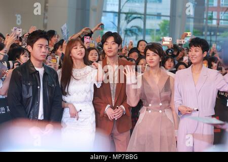 Seoul, Korea. 21 Mai, 2018. Direktor Hae-Yeong Lee und Hauptrollen Cho Jin Woong, Ryu Jun-yeol, Kim Sung Ryoung, Park Hae Joon, Cha Seung-won, Nam Moon-Chul, Seo-Hyeon-woo, Kang Seung-Hyun Joon-won Jeong, Jung Ga-Ram etc. nahmen an den roten Teppich von "Gläubigen" in Seoul, Korea am 21. Mai 2018. (China und Korea Rechte) Credit: TopPhoto/Alamy leben Nachrichten Stockfoto