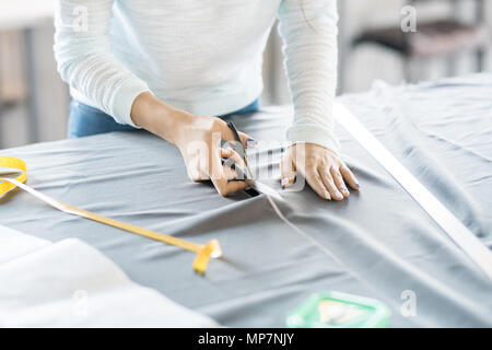 Frau Kleidung machen Stockfoto