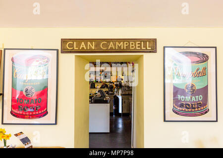 Ein typenschild von einem Ex-BR Dampflok in der Teestube in Inveraray Castle, Sitz des Clan Campbell, Argyll and Bute, Schottland, UK angezeigt Stockfoto