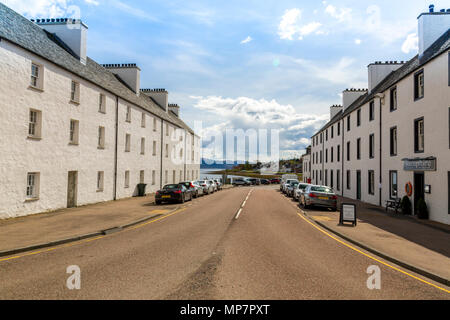 Historische weiß getünchten 3 stöckigen Häusern auf der Main Street West in Inveraray, Argyll and Bute, Schottland, Großbritannien Stockfoto