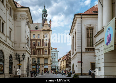 Prag, Tschechische Republik - 21 August, 2017: Blick auf die Stadt Straße und Gebäude im historischen Stadtzentrum gegen Sky Stockfoto