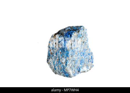 Makroaufnahmen von natürlichen Edelstein. Raw mineral Lasurit. Pakistan. Isoliertes Objekt auf einem weißen Hintergrund. Stockfoto