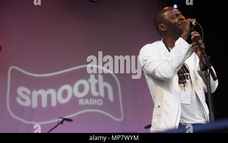Liverpool, Großbritannien, Leuchtturm Familie Singer xarume - baiyewu führt bei glatten Radio am Wasser credit Ian Fairbrother/Alamy Stockfoto