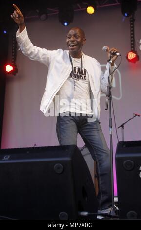 Liverpool, Großbritannien, Leuchtturm Familie Singer xarume - baiyewu führt bei glatten Radio am Wasser credit Ian Fairbrother/Alamy Stockfoto