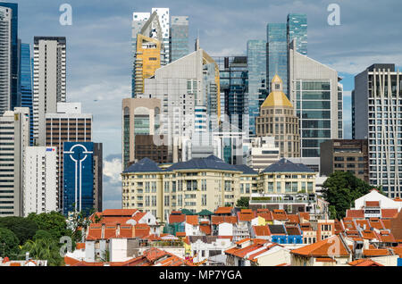 Singapur Financial District von Chinatown gesehen. Chinatown ist eine ethnische Nachbarschaft mit deutlich chinesischen kulturellen Elementen. Stockfoto