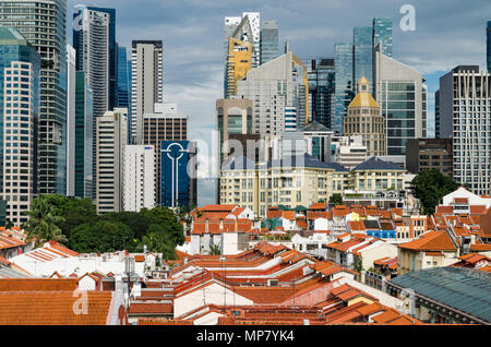 Singapur Financial District von Chinatown gesehen. Chinatown ist eine ethnische Nachbarschaft mit deutlich chinesischen kulturellen Elementen. Stockfoto