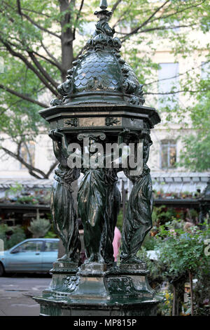 Sir Richard Wallace Philanthrop ist ein öffentlicher Trinkbrunnen auf dem Blumenmarkt auf der Île de la Cité in Paris, Frankreich KATHY DEWITT Stockfoto