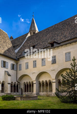 Kreuzgang in der Franziskanerkirche in Bozen Stockfoto