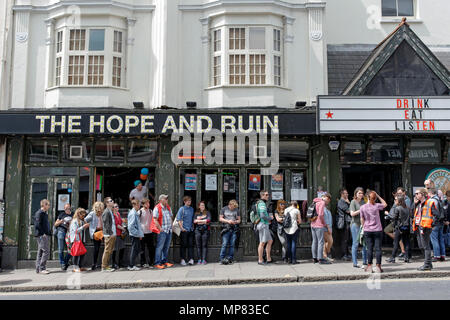 Die Hoffnung und der Ruine, Brighton, East Sussex, UK. Die Hoffnung und der Ruine ist ein Pub und live Musik Veranstaltungsort auf der Queens Road. Stockfoto