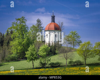 Buschelkapelle in der Nähe von Ottobeuren im Frühjahr, Schwaben, Deutschland Stockfoto