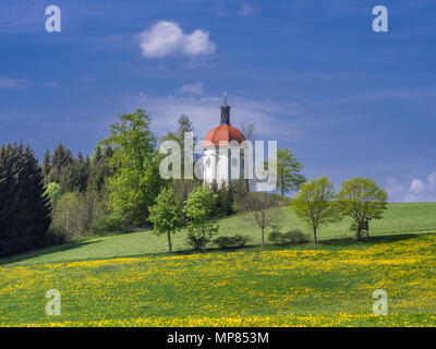 Buschelkapelle in der Nähe von Ottobeuren im Frühjahr, Schwaben, Deutschland Stockfoto