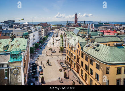 Ansicht der Stortoget zentralen Hauptplatz von Helsingborg, von den Zinnen der Kärnan mittelalterliche Festung, Scania gesehen, Schweden Stockfoto