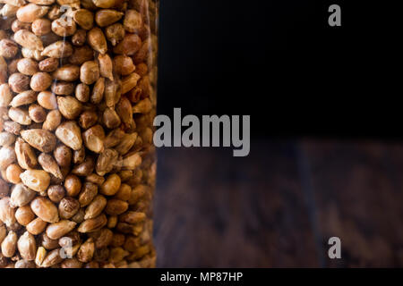 Türkische Snacks Kavurga/gebratenen Mais Samen im Paket. Ökologische Lebensmittel. Stockfoto