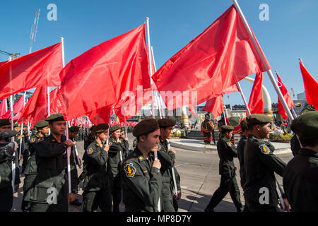 Thailändische Soldaten an einer Parade auf dem traditionellen Elephant Round Up Festival in der Stadt Surin im Isaan in Thailand. Thailand, Isan, Surin, November, 201 Stockfoto