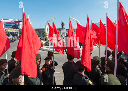 Thailändische Soldaten an einer Parade auf dem traditionellen Elephant Round Up Festival in der Stadt Surin im Isaan in Thailand. Thailand, Isan, Surin, November, 201 Stockfoto