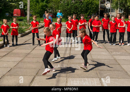 Lemberg, Ukraine - 06.Mai 2018: Festliche Veranstaltungen anlässlich der Stadt Tag. Kinder Tanz an der Konkurrenz der Tanzgruppen. Stockfoto
