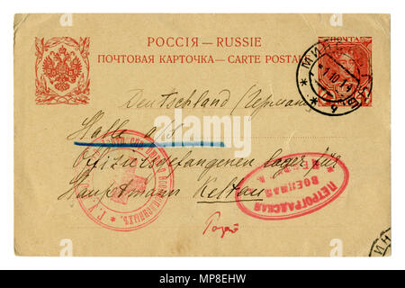 Alte russische Postkarte von den Eltern an die Kriegsgefangenschaft in Deutschland. Rote Kreuz. Aufgedruckte Stempel. Der Poststempel der Stadt Minsk, der erste Weltkrieg Stockfoto