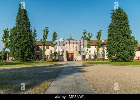 Certosa di Pavia, Italien - 18. Mai 2018: Haupteingang zum Kloster Certosa di Pavia, gebaut von Kartäuser in 1396-1495. Für den renommierten exuberanc Stockfoto