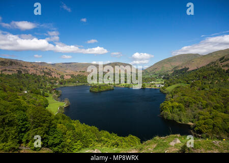 Eine Ansicht aus einem Spaziergang in einem der vielen Seen (MERES) im Lake District National Park, England, Großbritannien Stockfoto