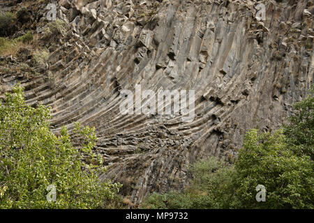 Geologische Formation der achteckige Basaltsäulen im Garni Schlucht die Symphonie der Steine, Garni, Armenien, Stockfoto