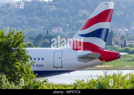 Korfu, Griechenland - Mai 19,2018: British Airways Airbus A320-232 rollens am internationalen Flughafen Korfu-CFU Mai 19,2018 Stockfoto
