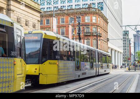MANCHESTER, England - 20. Mai, 2018: die Straßenbahn auf der Metrolink light rail System im Stadtzentrum von Manchester Stockfoto