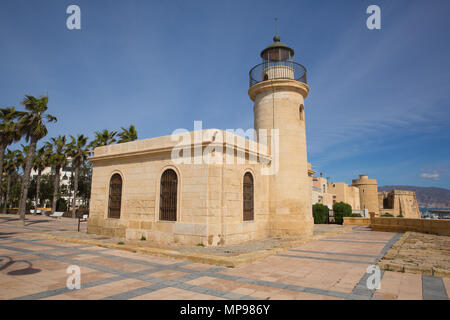 Oropesa del Mar Leuchtturm Costa de Almería, Andalusien Spanien mit blauem Himmel Stockfoto