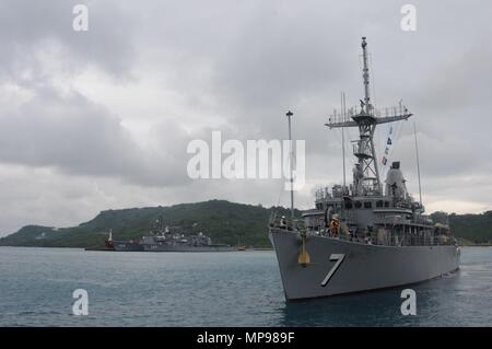 Die US-Marine Avenger-Klasse meine Gegenmaßnahmen Schiff USS Patriot, der weiße Strand Marinestützpunkt März 11, 2016 in Okinawa, Japan fährt. (Foto von Devid Abgabe über Planetpix) Stockfoto