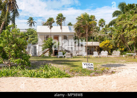 Caye Caulker, Belize - Dezember 20, 2016: Blick in die bunte Holzhaus in Caye Caulker. Es ist eine kleine Insel in der Nähe von Ambergris Caye, Belize. Stockfoto