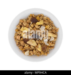 Ansicht von oben Müsli mit Gefriergetrockneten Obst in einer Schüssel auf einem weißen Hintergrund. Stockfoto