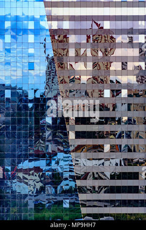 Detail der Fassade des Bürogebäudes in der Innenstadt der Stadt Belo Horizonte in Minas Gerais Stockfoto