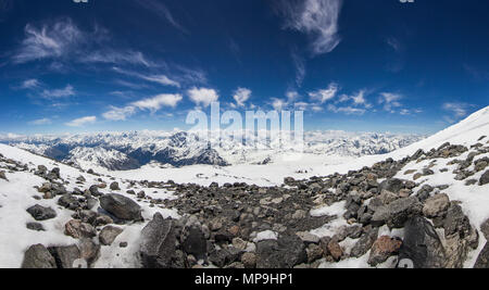 Verschneiten Kaukasus ridge von elbrus Pisten Stockfoto