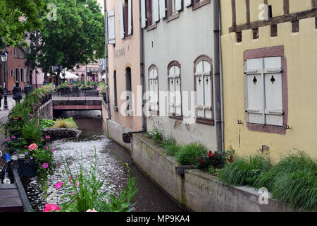 COLMAR, Frankreich - 17. Mai 2018: Die kleinen Kanal in Colmar Stadt. Stockfoto