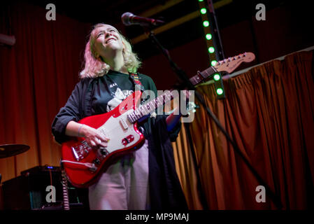 Manchester, Großbritannien. 20. Mai 2018. Snail Mail, der Amerikanischen indie rock Soloprojekt von Gitarrist und Sänger und Songwriter Lindsey Jordanien bei Manch Stockfoto