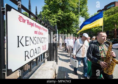 Jährliche Vyshyvanka März. Hunderte von britischen Ukrainer Rally und März in traditionellen nationalen besticktes Kleid angezogen. Stockfoto