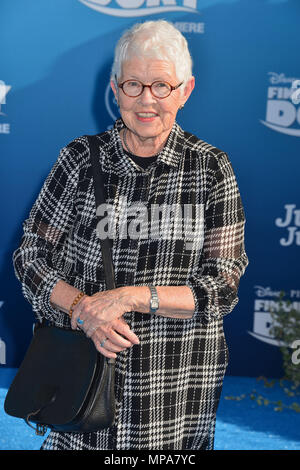 Bette Degeneres 002 auf der Suche nach Dory Premiere am El Capitan Theatre in Los Angeles. Juni 7, 2016. Bette Degeneres 002 - - - - - - - - - - - - - Red Carpet Event, Vertikal, USA, Filmindustrie, Prominente, Fotografie, Bestof, Kunst, Kultur und Unterhaltung, Topix Prominente Fashion/Vertikal, Besten, Event in Hollywood Leben - Kalifornien, Roter Teppich und backstage, USA, Film, Stars, Film Stars, TV Stars, Musik, Promis, Fotografie, Bestof, Kunst, Kultur und Unterhaltung, Topix, drei Viertel, vertikal, eine Person aus dem Jahr 2016, Anfrage tsuni @ Gamma-USA. Stockfoto