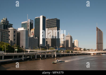 CBD Bürotürme Webstuhl über dem Riverside Expressway, Brisbane, Queensland, Australien Stockfoto