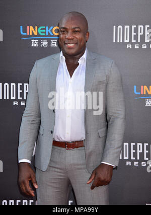 Deobia Oparei bei der Premiere von Twentieth Century Fox "Independence Day: Wiederaufleben' an TCL Chinese Theatre am 20. Juni 2016 in Hollywood, CADeobia Oparei - - - - - - - - - - - - - Red Carpet Event, Vertikal, USA, Filmindustrie, Prominente, Fotografie, Bestof, Kunst, Kultur und Unterhaltung, Topix Prominente Fashion/Vertikal, Besten, Event in Hollywood Leben - Kalifornien, Roter Teppich und backstage, USA, Film, Stars, Film Stars, TV Stars, Musik, Promis, Fotografie, Bestof, Kunst, Kultur und Unterhaltung, Topix, drei Viertel, vertikal, eine Person aus dem Jahr 2 Stockfoto