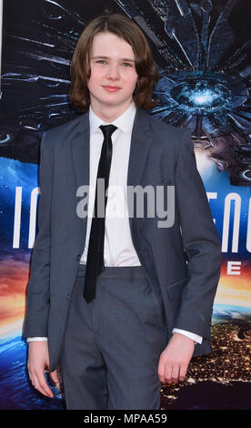 Hays Wellford bei der Premiere von Twentieth Century Fox "Independence Day: Wiederaufleben' an TCL Chinese Theatre am 20. Juni 2016 in Hollywood, CAHays Wellford - - - - - - - - - - - - - Red Carpet Event, Vertikal, USA, Filmindustrie, Prominente, Fotografie, Bestof, Kunst, Kultur und Unterhaltung, Topix Prominente Fashion/Vertikal, Besten, Event in Hollywood Leben - Kalifornien, Roter Teppich und backstage, USA, Film, Stars, Film Stars, TV Stars, Musik, Promis, Fotografie, Bestof, Kunst, Kultur und Unterhaltung, Topix, drei Viertel, vertikal, eine Person aus dem Jahr 2 Stockfoto