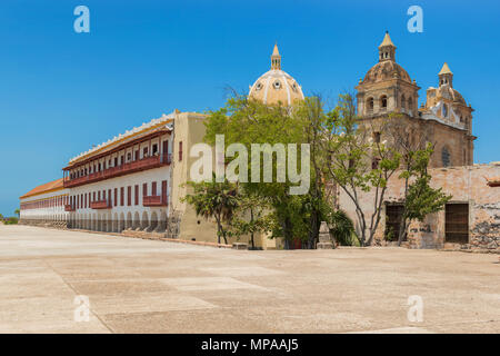 Cartagena, Kolumbien - 21. März 2017: Panoramablick auf die Kathedrale de San Pedro Claver und alte Gebäude aus der Kolonialzeit, Cartagena. Stockfoto